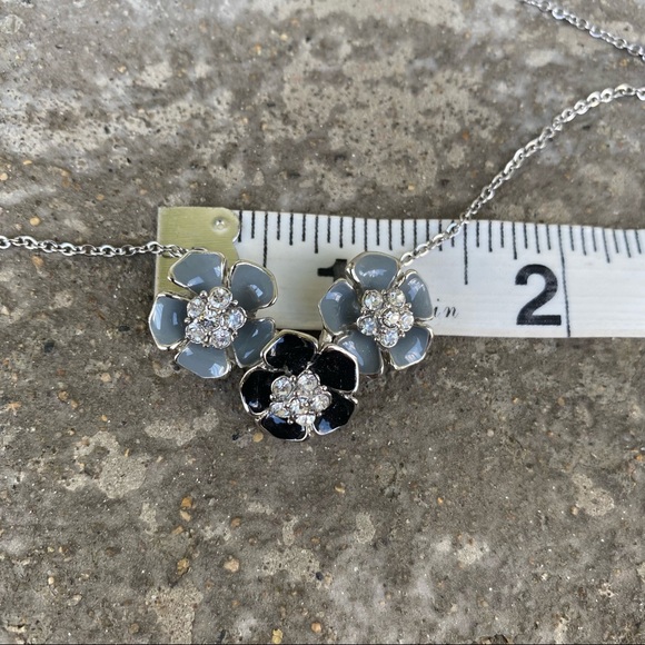 SOLD 2/$16 Dainty Floral Silver Toned Necklace - Picture 4 of 5